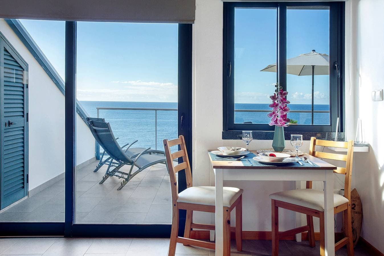 Foto 4 von 25: Ferienwohnung 'The Wave House - Oceanfront' mit Meerblick, Wi-Fi und Klimaanlage