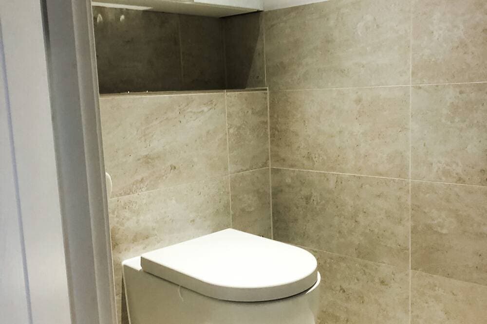 Foto 11 von 30: Ferienhaus-Modern-Eigenes Badezimmer-Strassenblick-Windsor Town Centre