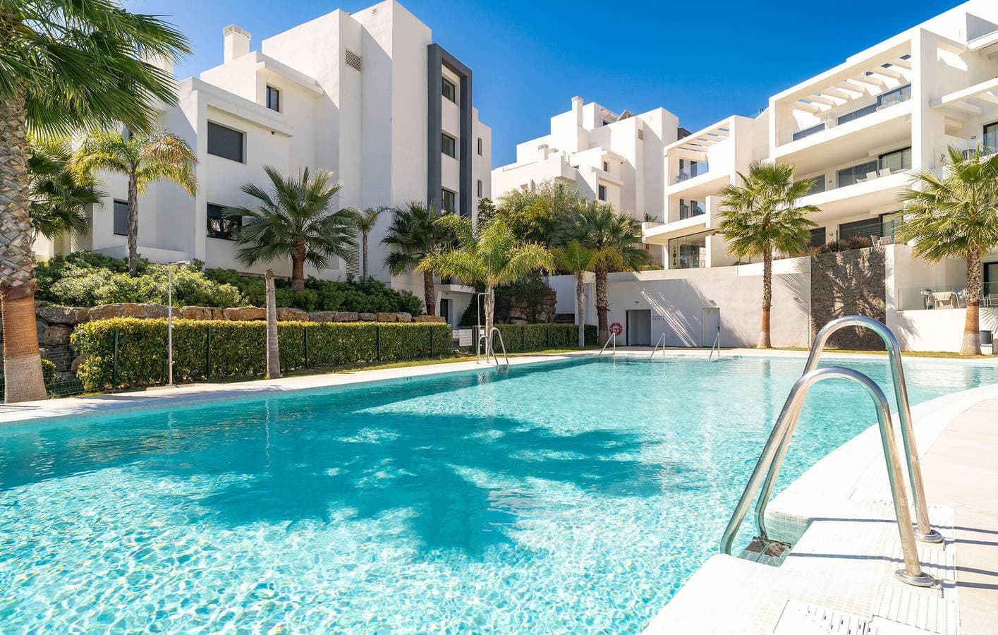 Apartment mit Meerblick, Pool, Terrasse, Parkplatz und AC 1