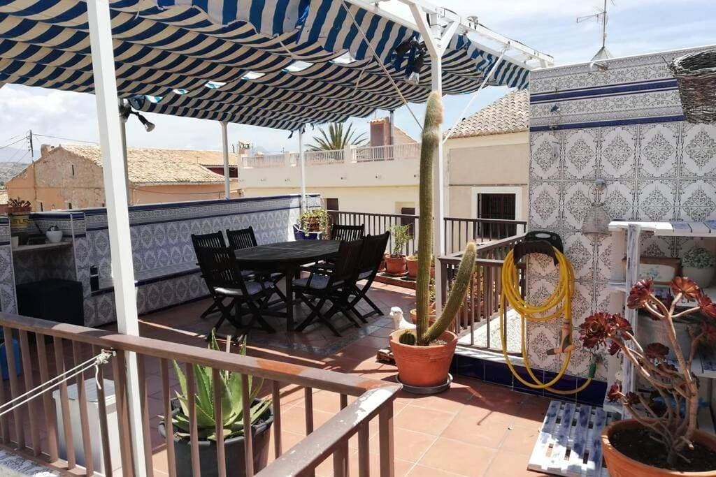 Casa con terraza/Confortable house with terrace 1