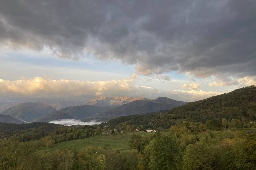 Gite \"Le Raoulet\" , at the foot of the Col d'Ayens, in the hamlet of Boussan 1