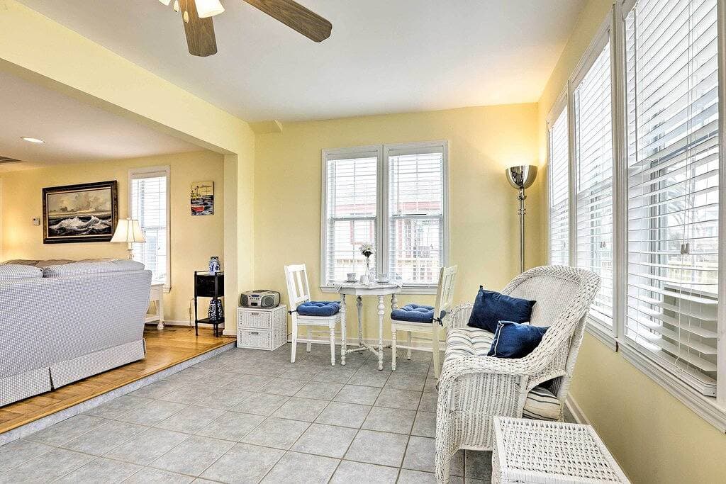 Foto 11 von 24: Neu! Gehobenes Galveston Cottage mit umlaufendem Deck!