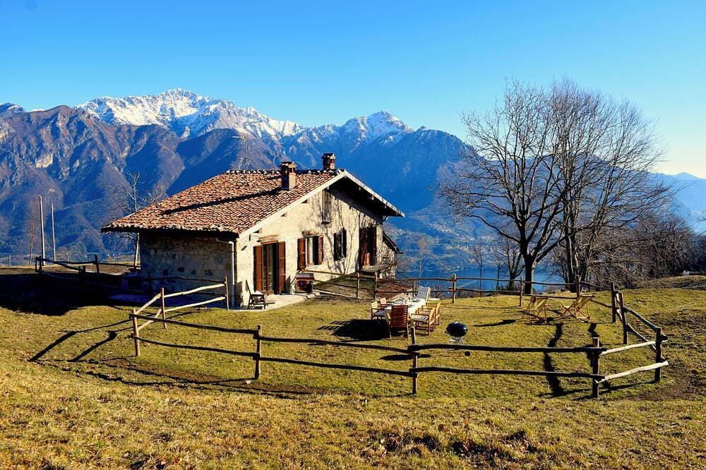 Beautiful cottage a few miles from Bellagio with stunning views of Lake Como 1