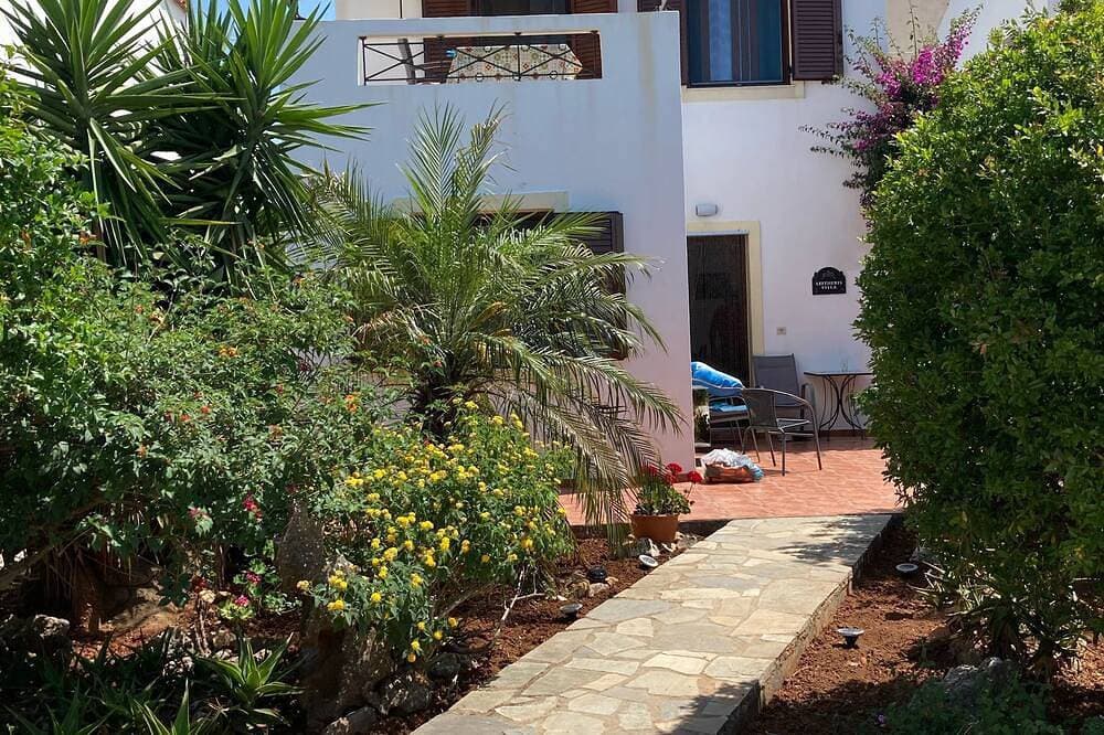 Foto 2 von 22: Freistehende traditionelle Villa mit 2 Schlafzimmern, atemberaubender Aussicht und Pool.<br>Ab £ 60