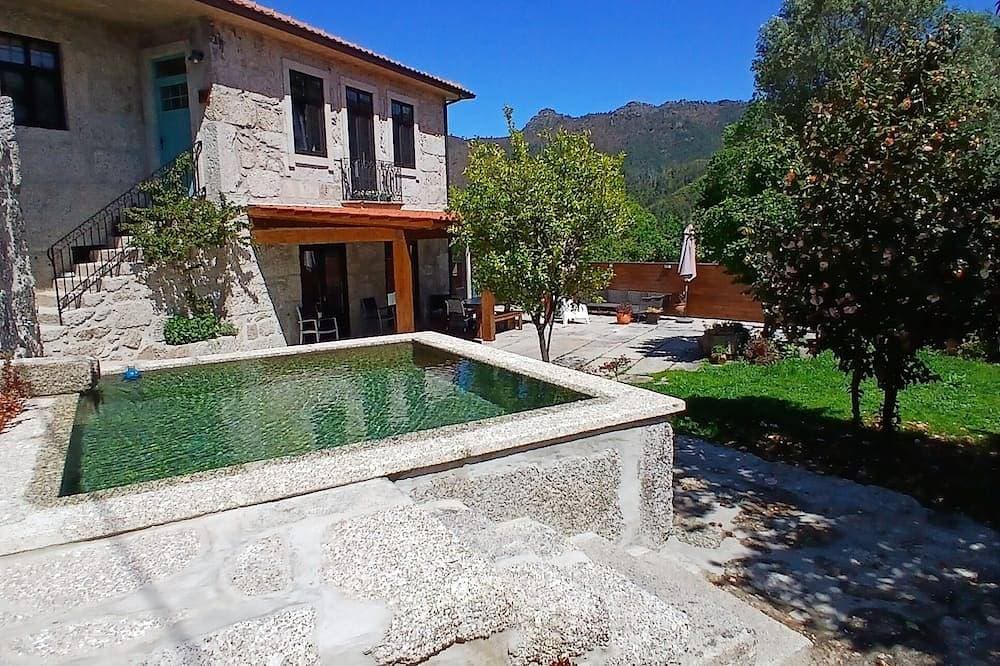 Villa Dos Santos - Gerês Country House, with mountain views 1