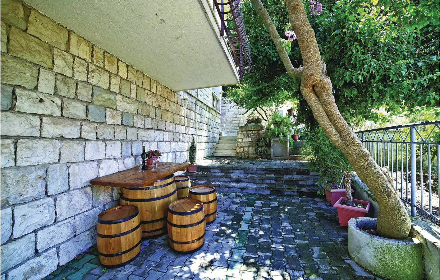 Foto 9 von 29: Gemütliche Ferienwohnung mit Meerblick, Pool, Terrasse und Küche – 2 km vom Strand entfernt