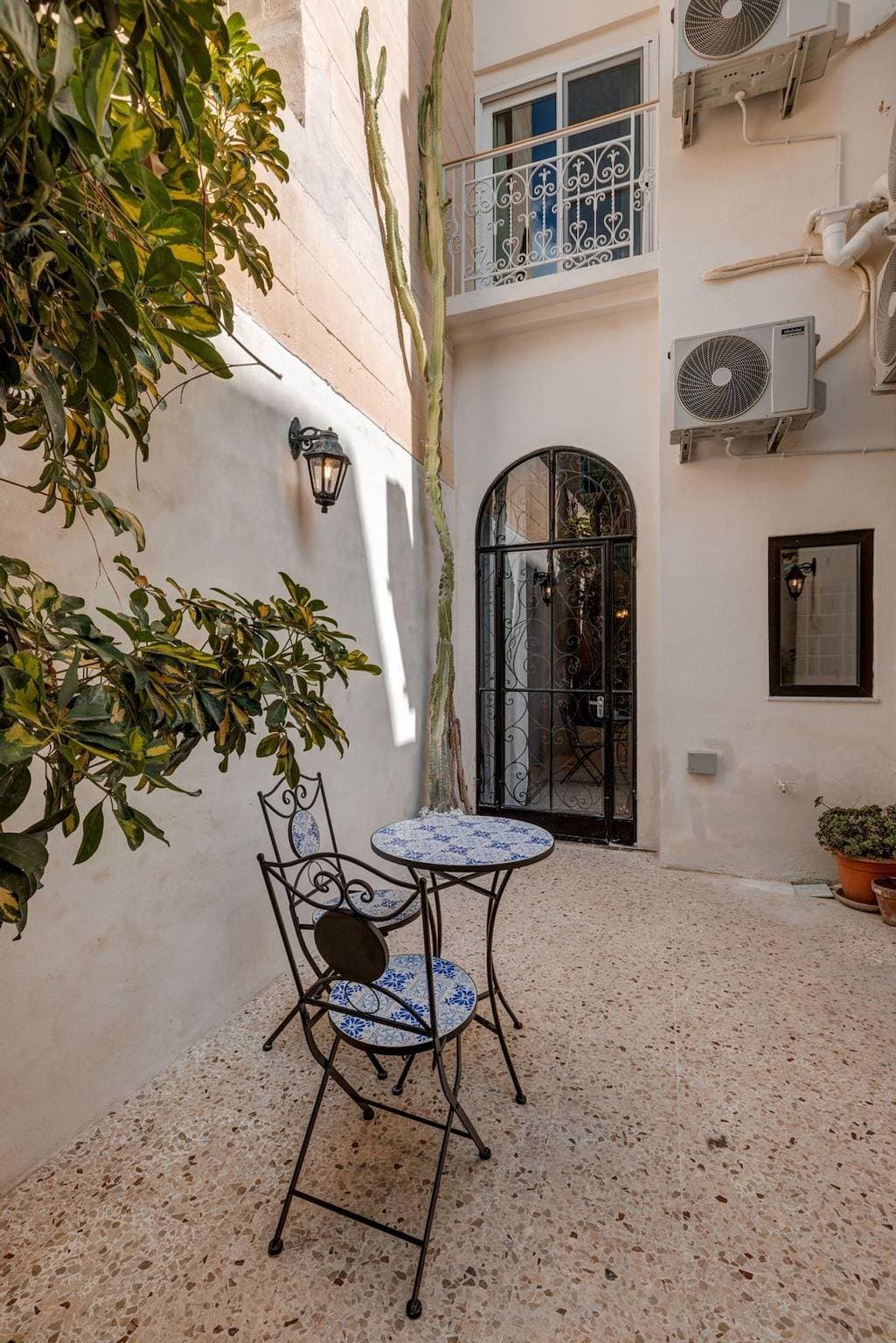 Foto 8 von 32: Ferienwohnung für 4 Personen mit Terrasse
