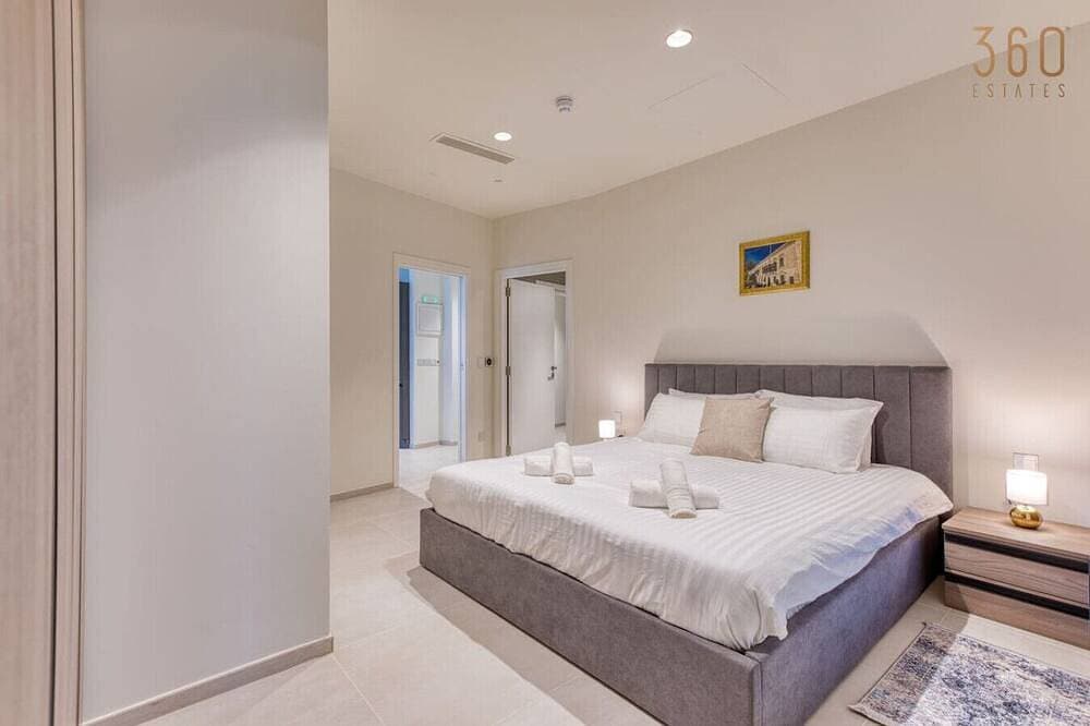 Foto 8 von 30: The Official Mercury Tower Suite - Pool, WIFI & AC