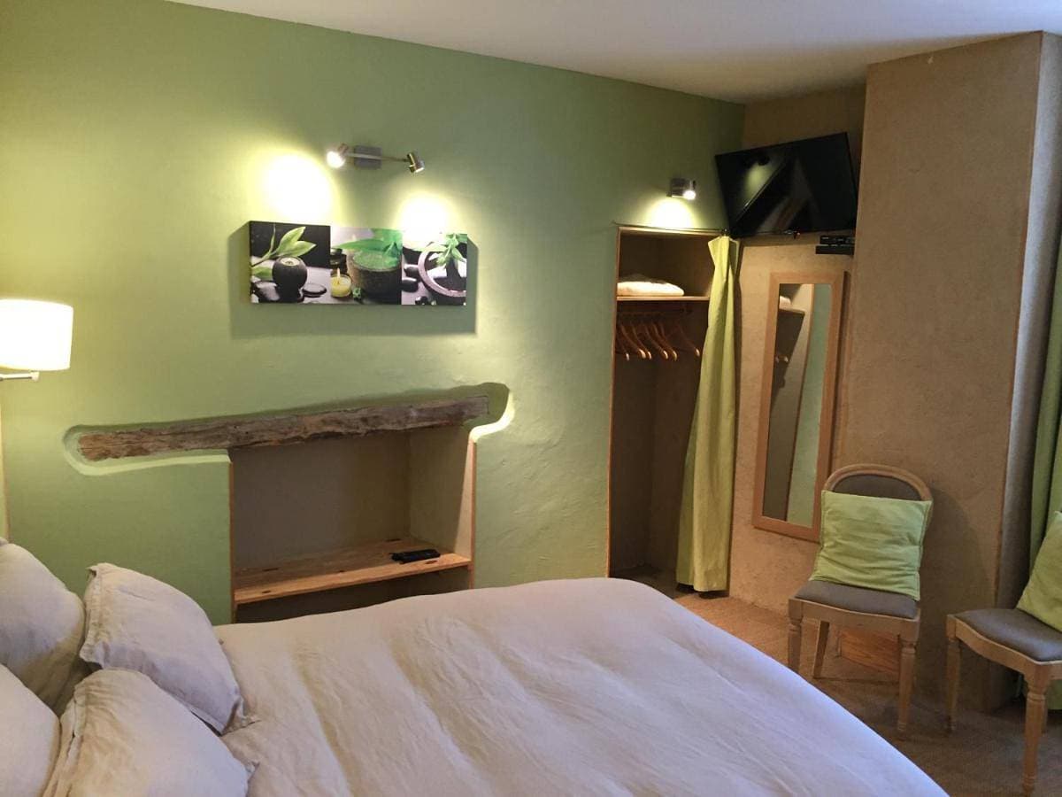Foto 3 von 9: Double Room with Balcony