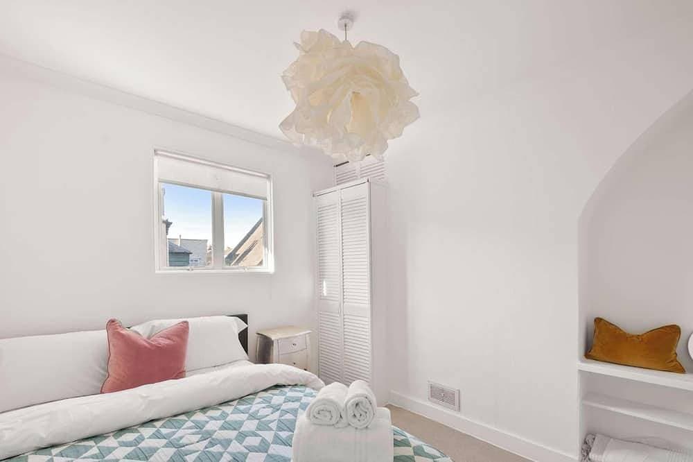Foto 6 von 27: Modern 2 Bed Windsor Home - Sleeps 4 - Parking
