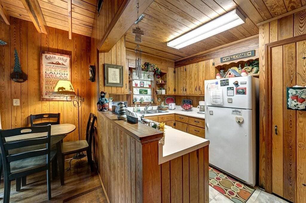 Foto 9 von 31: Die Gäste werden den River Haus wirklich genießen: ein rustikales 1-Schlafzimmer, eine Badekabine, während Sie das hören