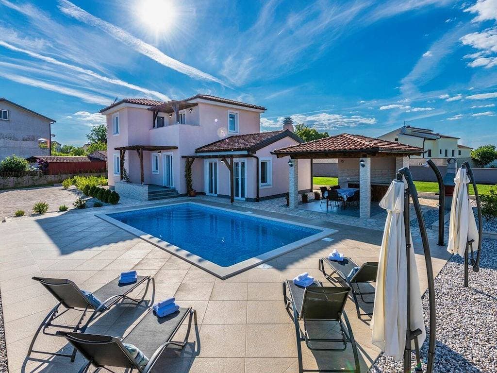 Foto 2 von 42: Villa in Sveti Lovreč mit Schwimmbecken