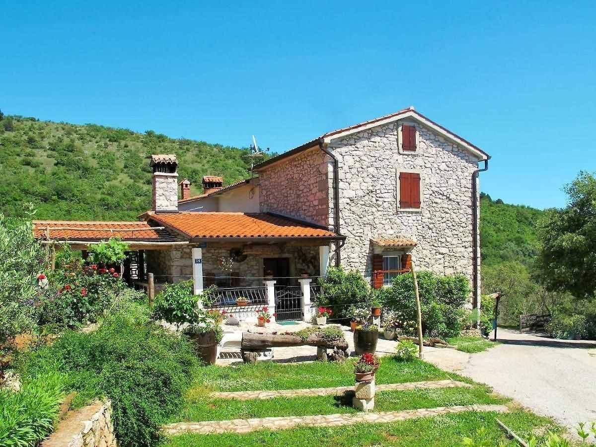 Haus Salakova, ein schönes Vintage-Steinhaus 1