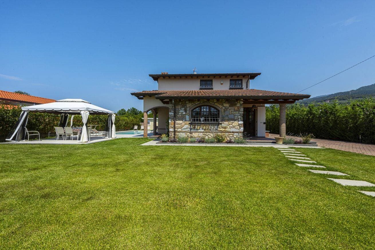Foto 2 von 40: Villa für 10 Personen mit Garten