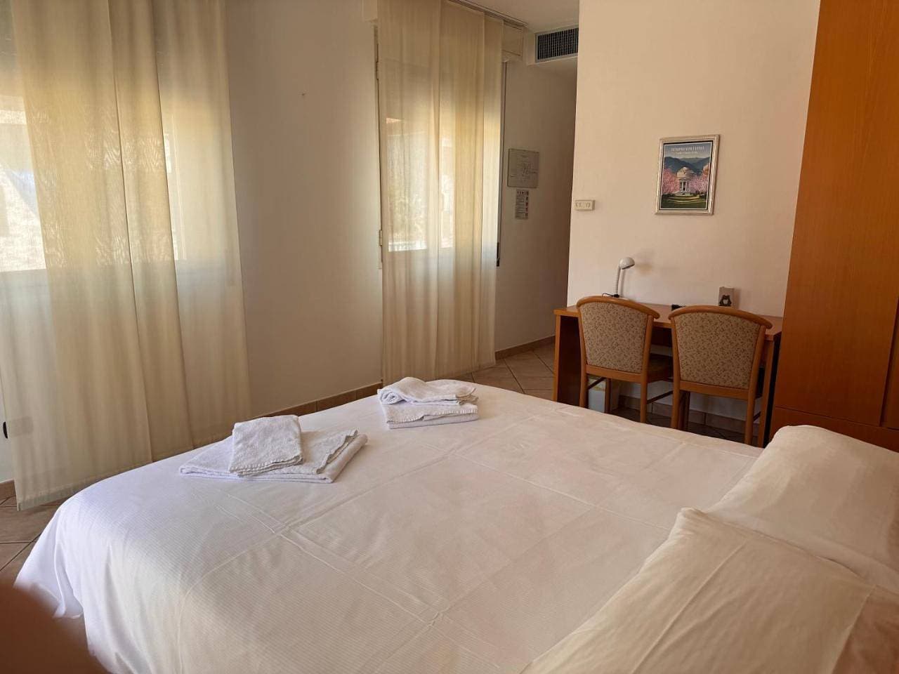 Foto 9 von 13: Double Room with Lake View