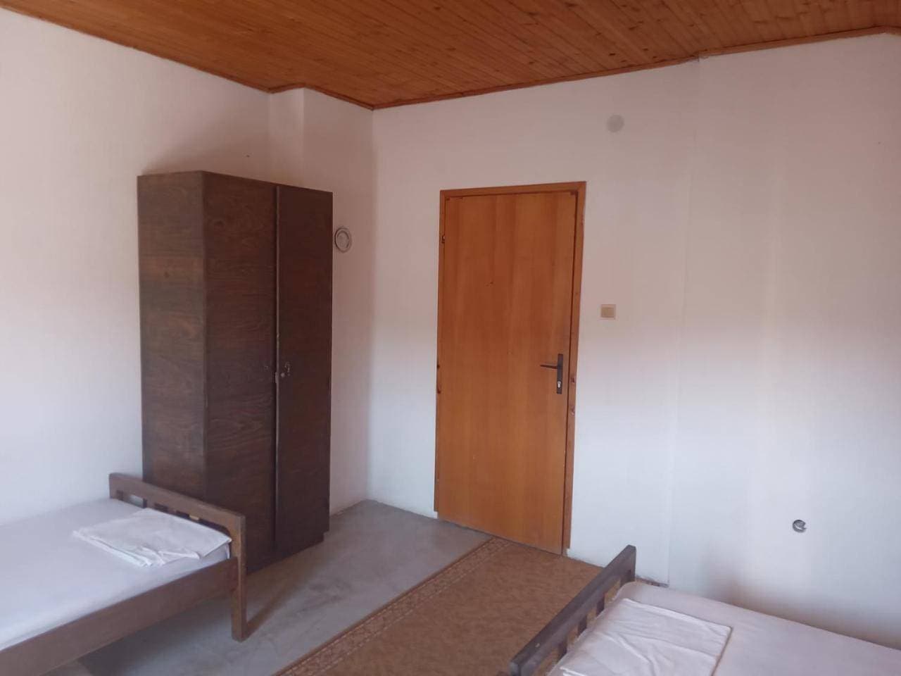 Foto 11 von 11: Basic Triple Room with Shared Bathroom
