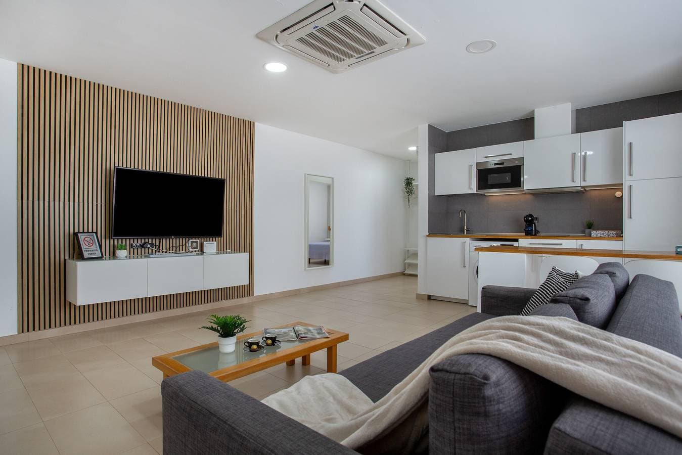 Foto 6 von 27: Ferienwohnung "Eclipse" mit Bergblick, Whirlpool, WLAN, Klimaanlage und Terrasse