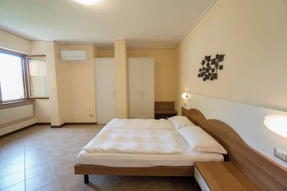 Foto 3 von 25: „Villa Imelda“ geräumige, helle Apartments, Patio oder Balkon, Seeblick