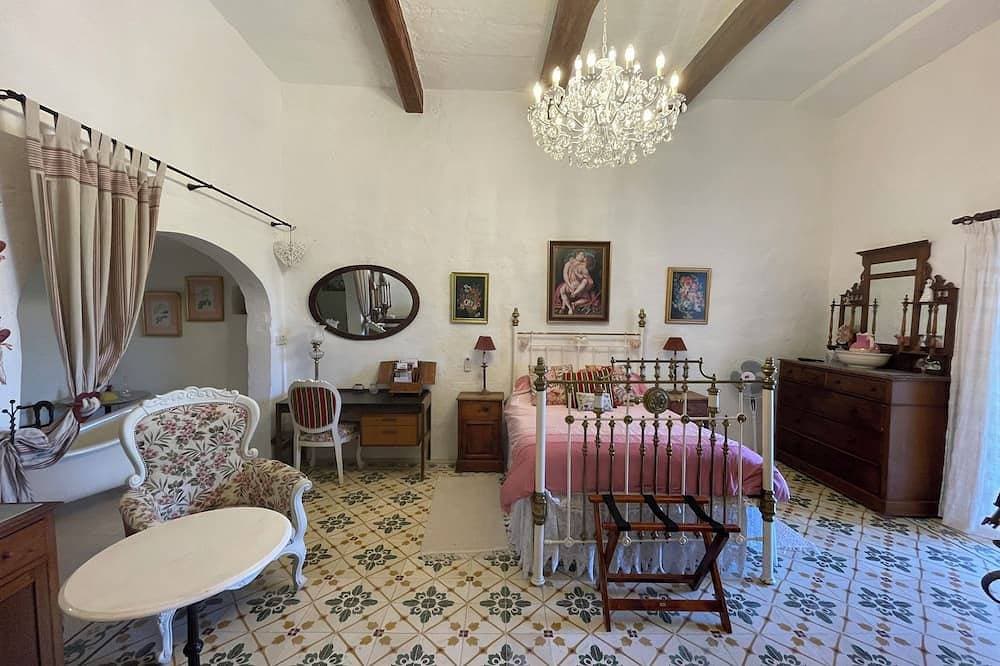 Nostalgia suite at Dar Tal Kaptan, Ghasri, Gozo. Victorian themed room 1