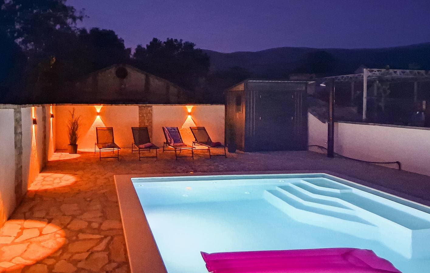 Foto 10 von 32: Gemütliche 75 m² große Wohnung mit Pool, Terrasse und nur 400 m von der Küste entfernt