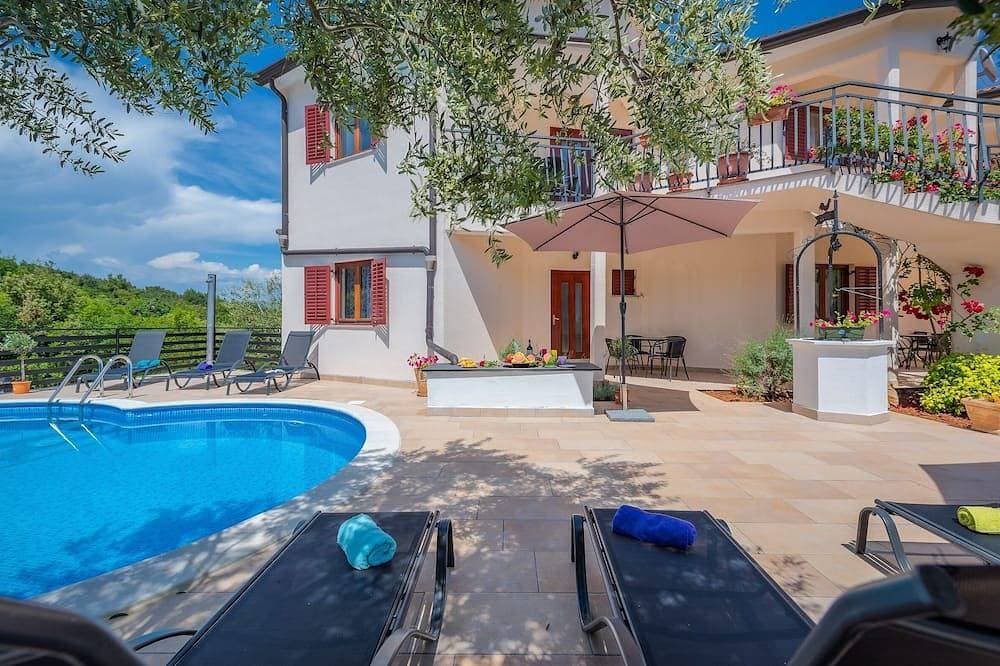 Foto 11 von 12: 2-Zimmer-Ferienwohnung mit Pool Drenje, Labin
