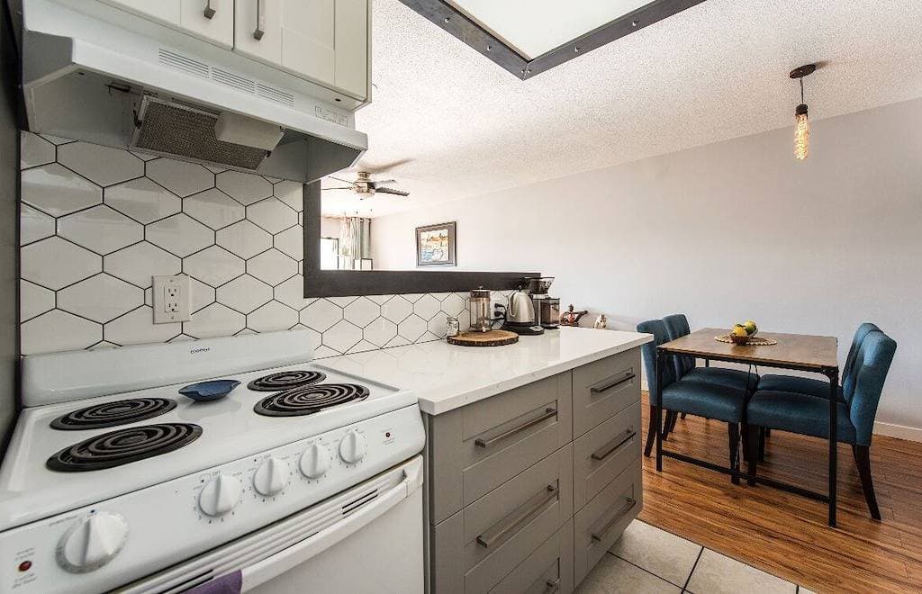 Foto 6 von 9: Cheery bright condo with garden space in lively neighborhood