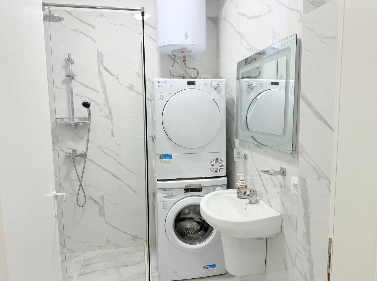Foto 9 von 33: Ferienwohnung für 8 Personen mit Balkon
