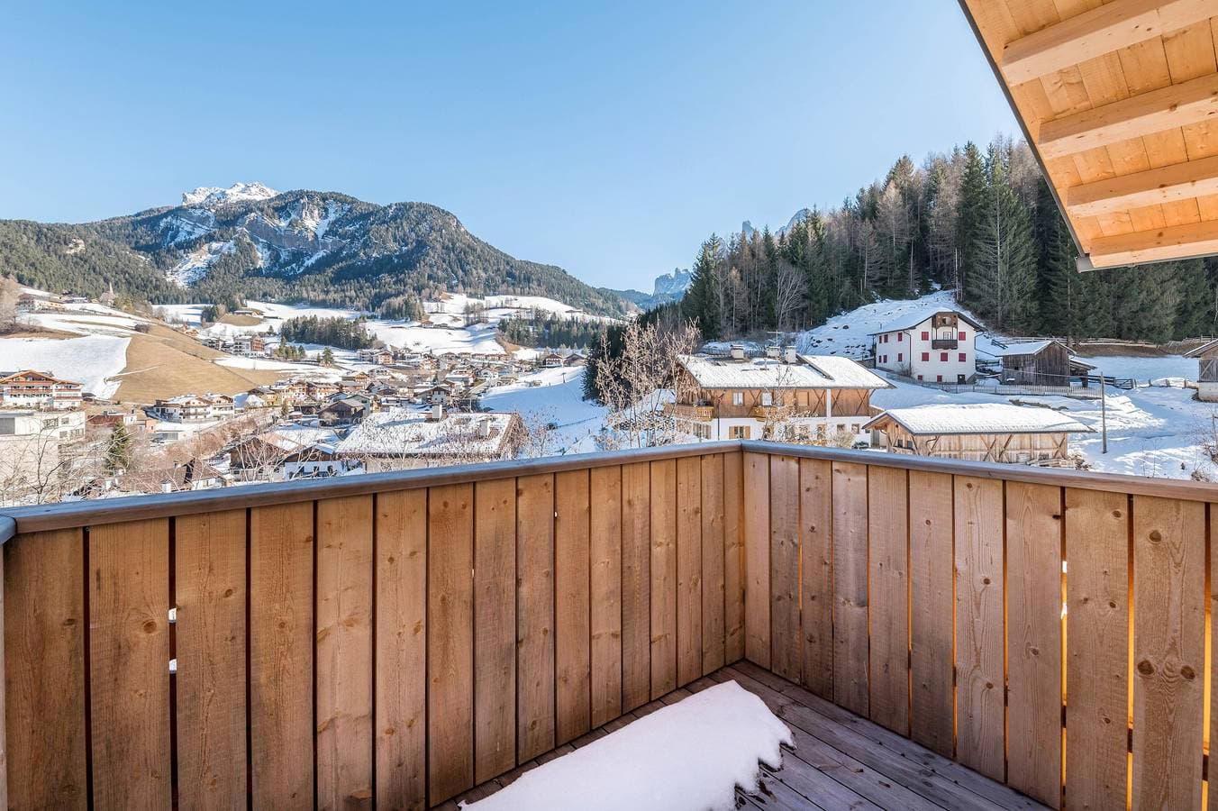 Foto 3 von 30: Ferienwohnung 'Lena Dolomites Luxury Suite' mit Bergblick, privater Terrasse und Sauna