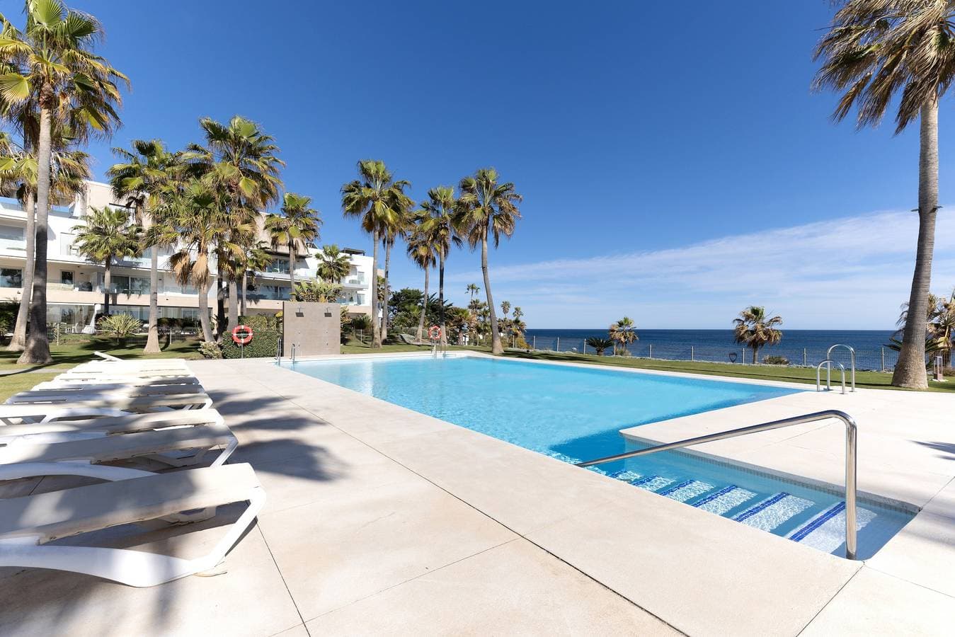 Foto 2 von 25: Ferienwohnung 'Modern Frontline Beach - Estepona' mit Meerblick, WLAN und Klimaanlage