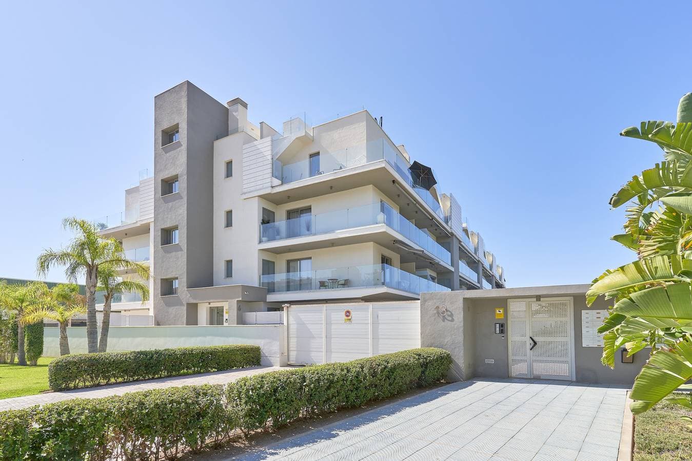 Foto 5 von 37: Ferienwohnung 'Luxurious Two Bed' mit privater Terrasse, WLAN und Klimaanlage