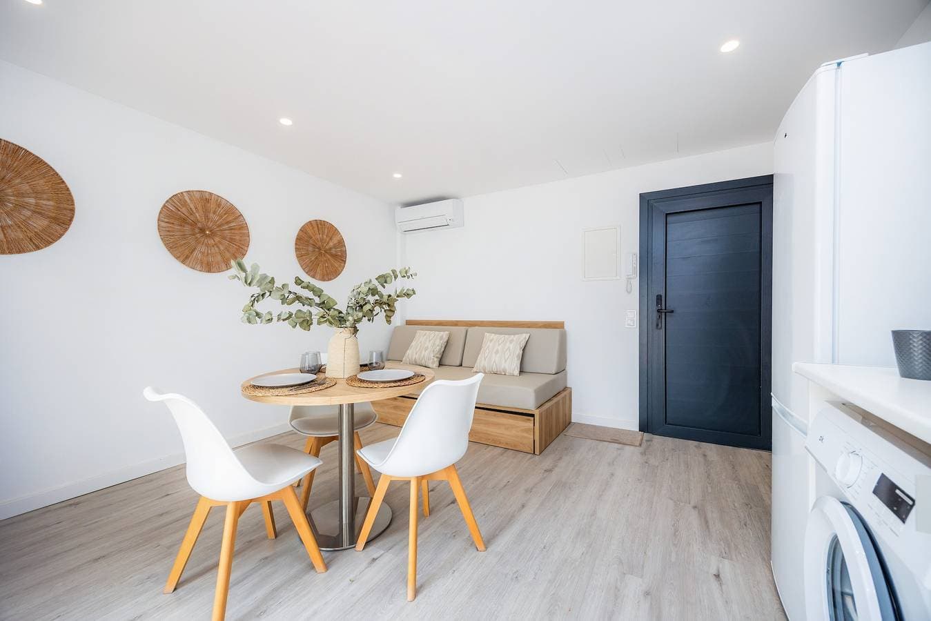 Foto 7 von 27: Ferienwohnung 'White Suites 2' mit Gemeinschaftspool, WLAN und Klimaanlage