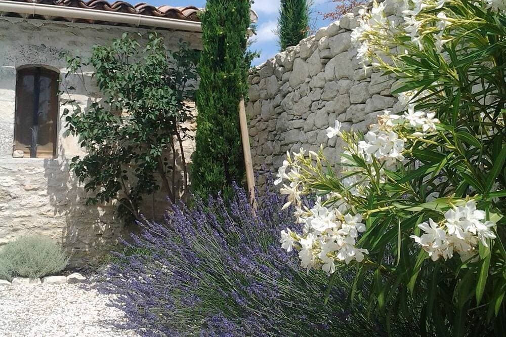 Foto 8 von 30: Einzelhaus mit Charme Gordes, Private pool, sehr ruhig, Sicht Luberon