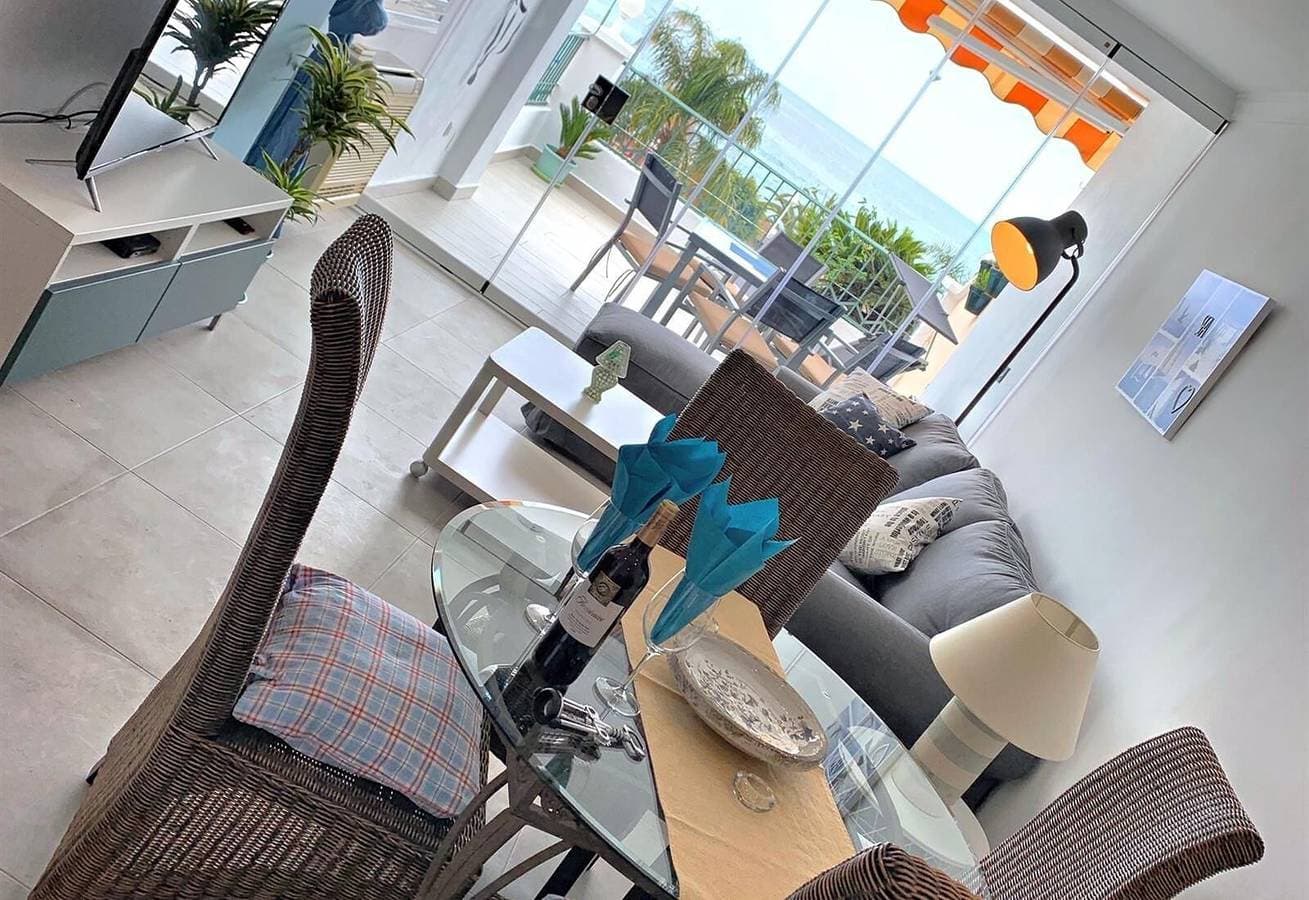 Foto 13 von 17: Schöne moderne Ferienwohnung in erster Linie am Strand mit Meerblick, WLAN, Klimaanlage und Balkon