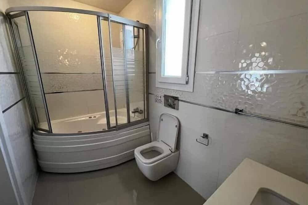 Foto 12 von 30: 4 Bedroom Private Villa, Pool, Kyrenia Town