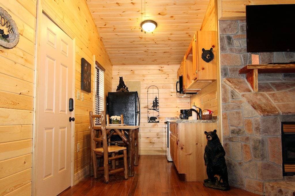 Foto 9 von 17: Über $ 700 in Gratis-Tickets, Abgeschiedene Hütte, Whirlpool, Herz-Jacuzzi, Internet, Gatlinburg, Pigeon Fg