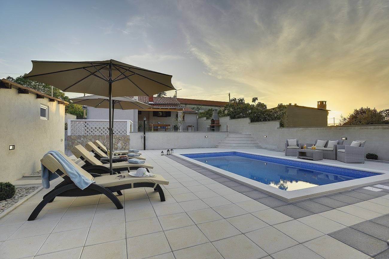 Foto 4 von 32: Herrliche Villa mit privatem Pool, Klima, WLAN, Sonnenliegen