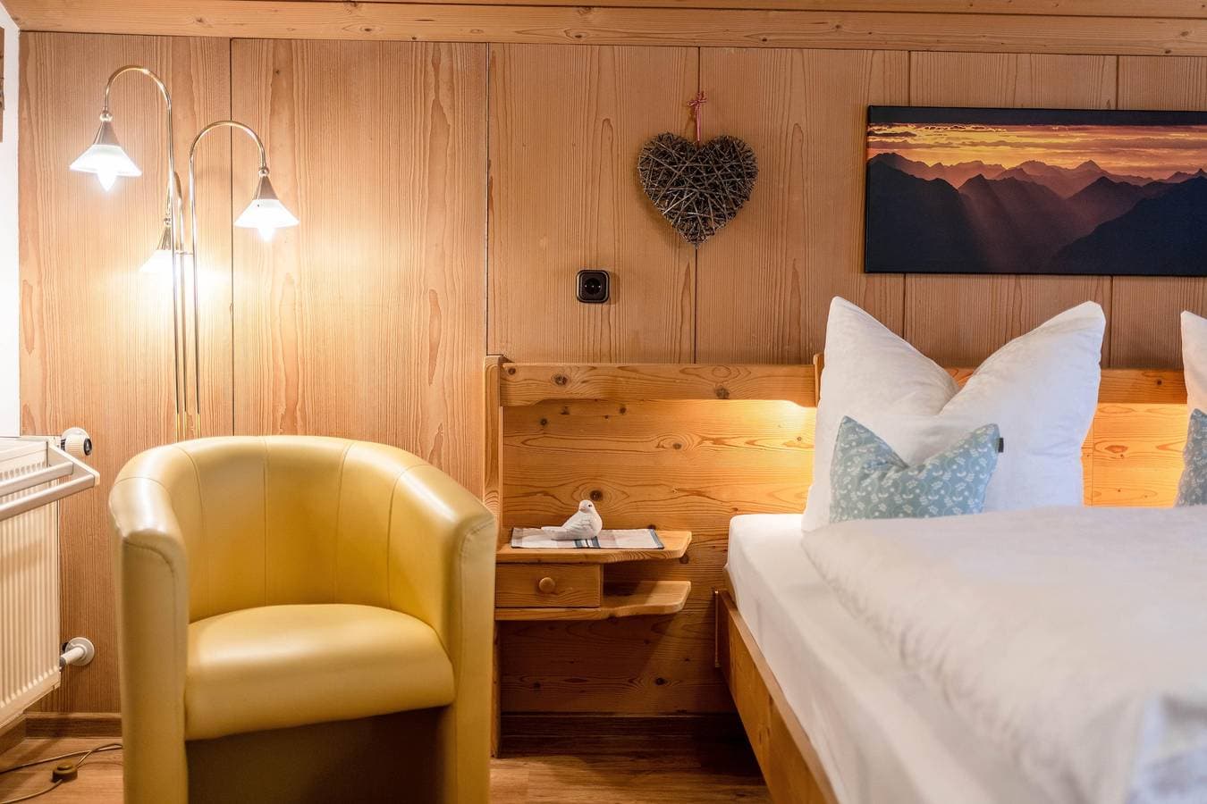 Foto 5 von 29: Ferienwohnung 'Nr. 2 Karwendel' mit Bergblick, Balkon und Wi-Fi
