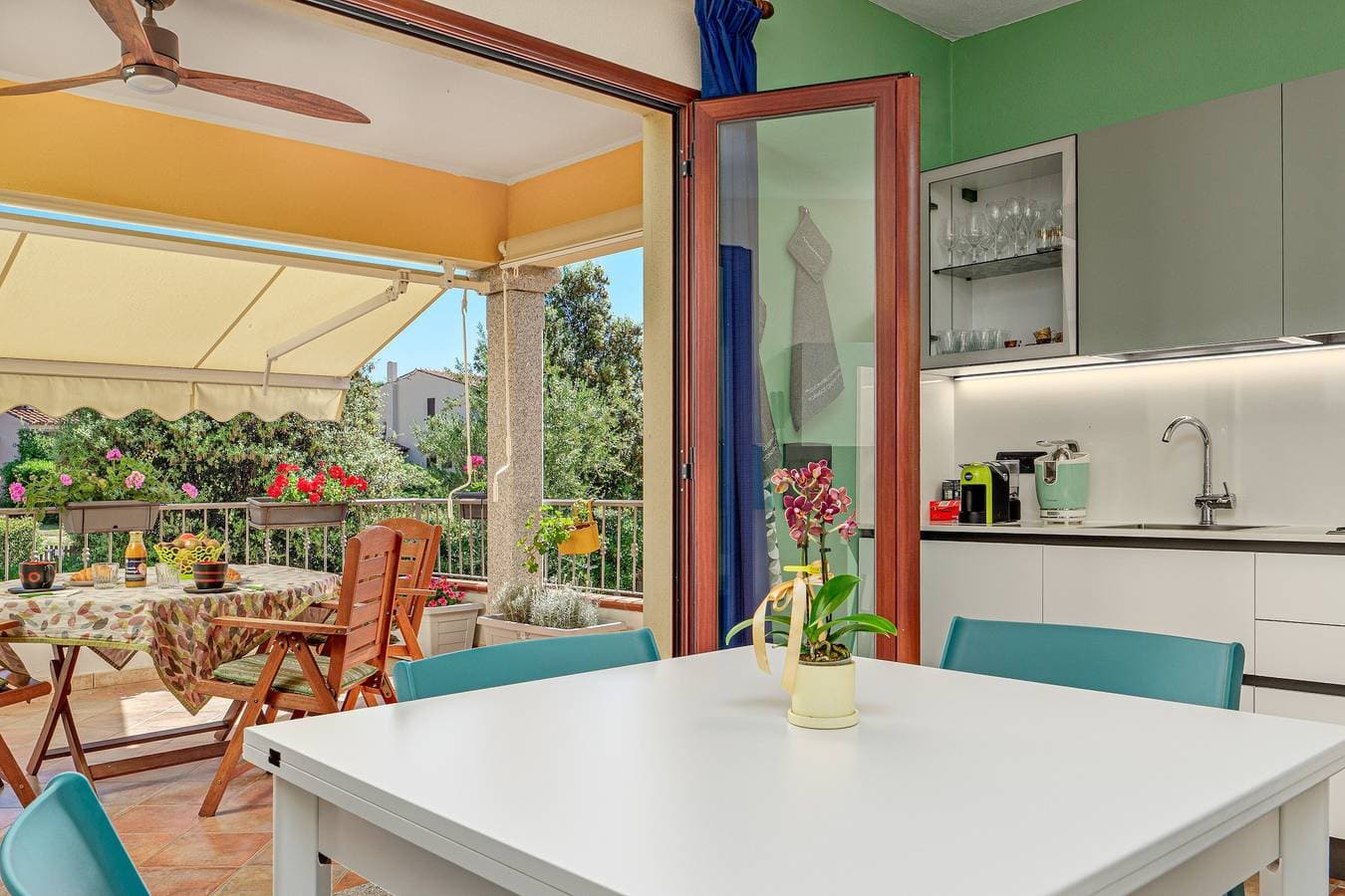 Foto 5 von 25: Ferienwohnung 'Agata Verde' mit Blick auf die Hügel und den Garten
