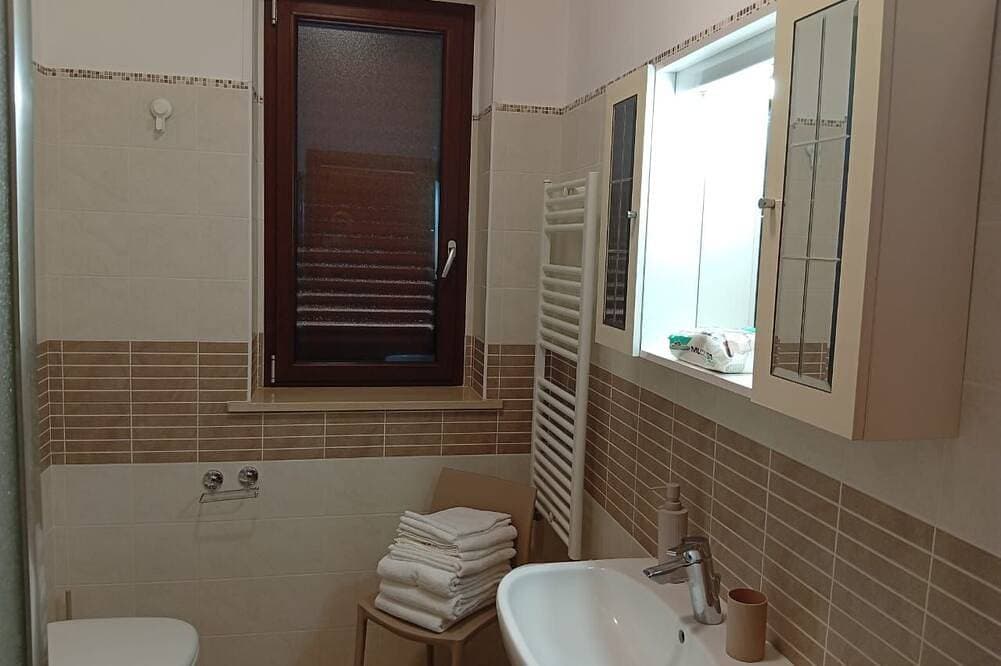 Foto 7 von 26: Casa Marina Grande. Siamo a 80m dal mare. Con 1 camera, 1 bagno e posto auto.