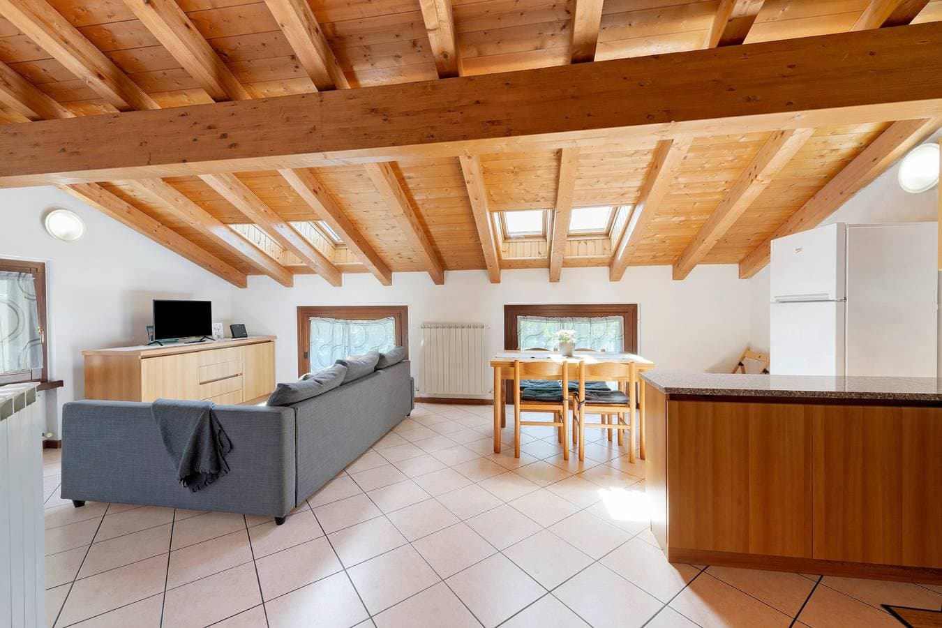 Foto 2 von 18: Apartment „La Mansarda Sul Lago“ mit Seeblick, WLAN und Klimaanlage