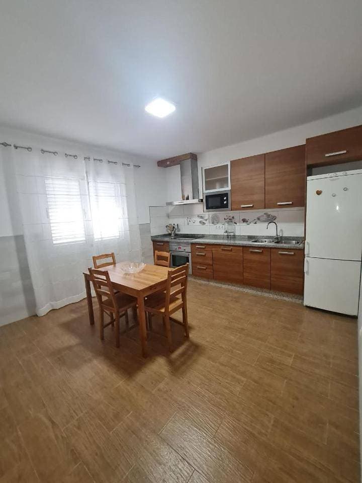 Foto 6 von 14: Three-Bedroom House