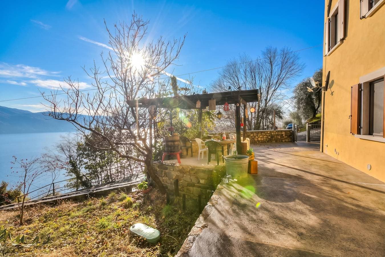 Foto 2 von 38: Faby House On Hilly Area & Lake View