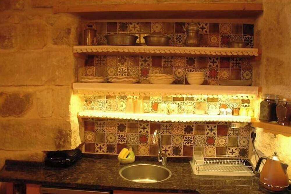 Foto 11 von 25: Anitya Cave House with Turkish Bath – Historic Winery Retreat