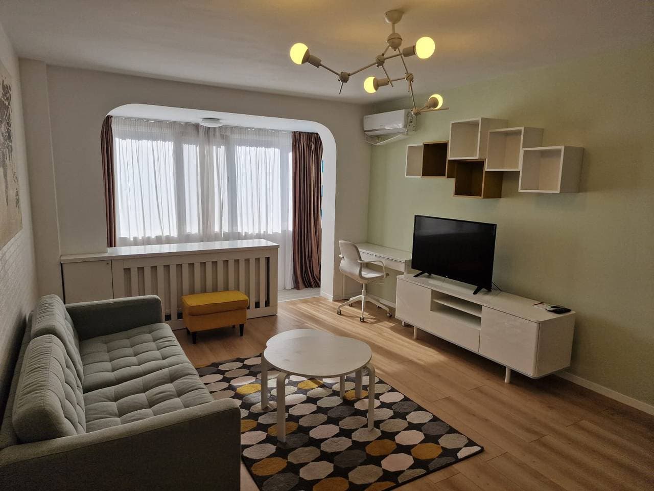 Foto 3 von 10: Gelbe Wohnung - Cismigiu-Gärten