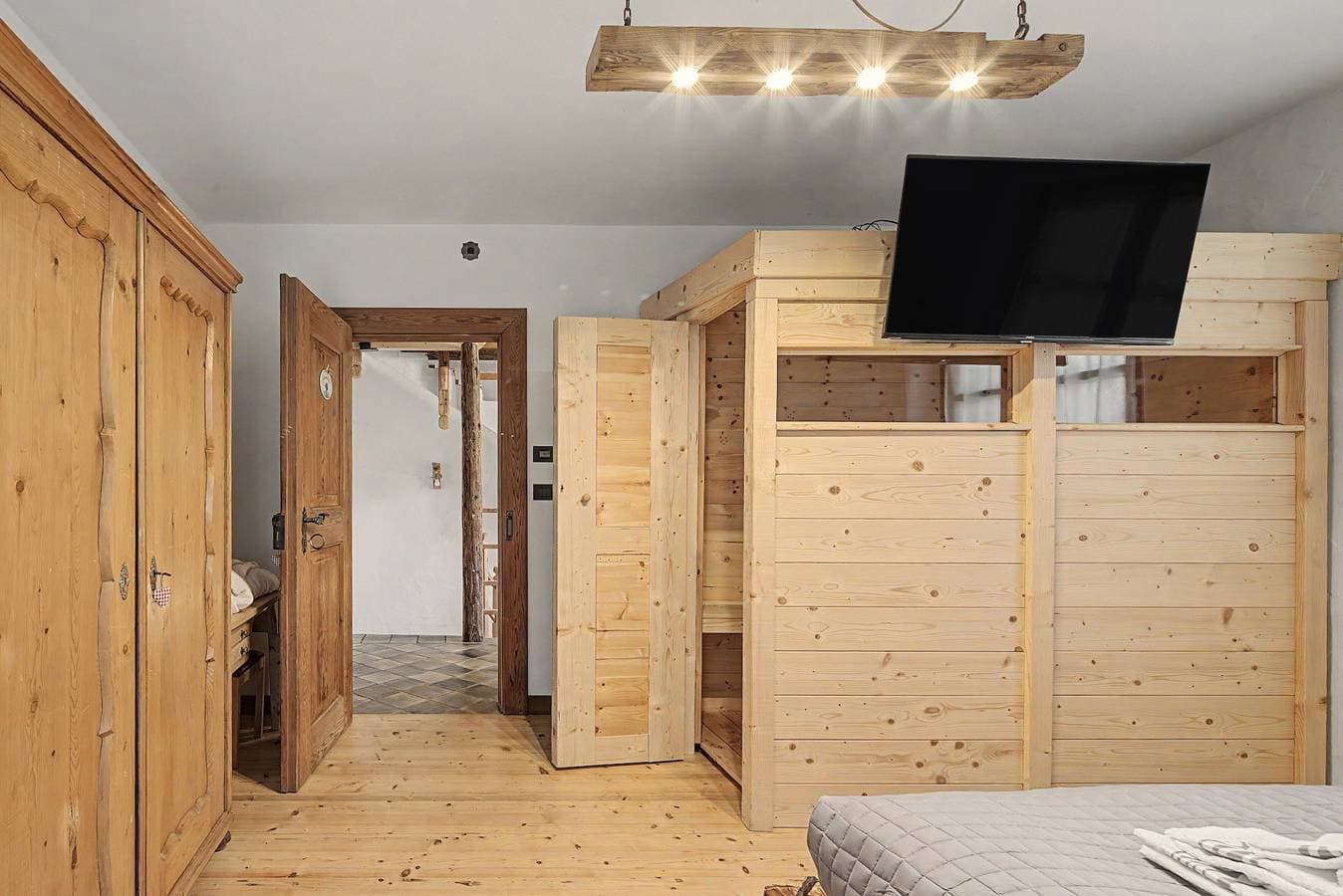 Foto 9 von 39: Zimmer „Camera Genziana“ mit Bergblick, WLAN und Klimaanlage