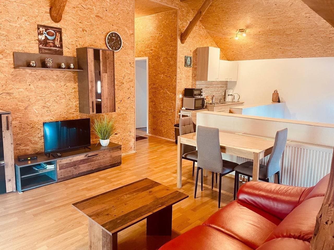 Foto 2 von 29: Ferienhaus 'Alter Stall' mit privater Terrasse, privatem Garten und WLAN