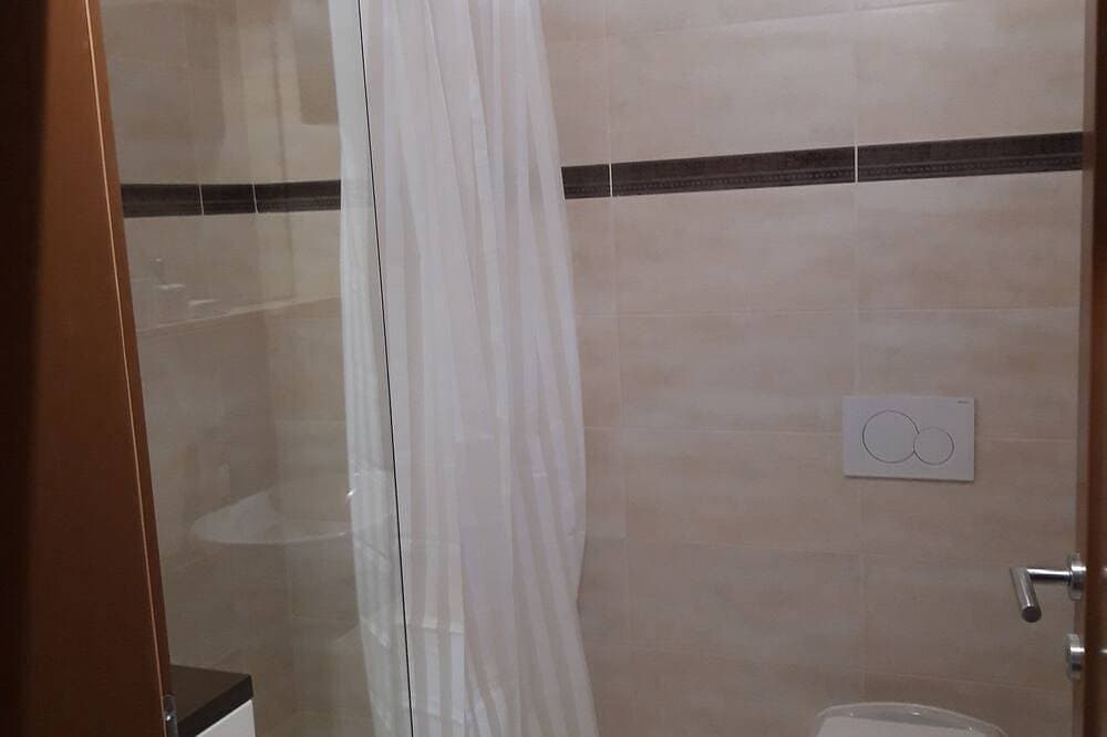 Foto 11 von 30: Modern Stone Villa with Saline Pool in peaceful natural setting!