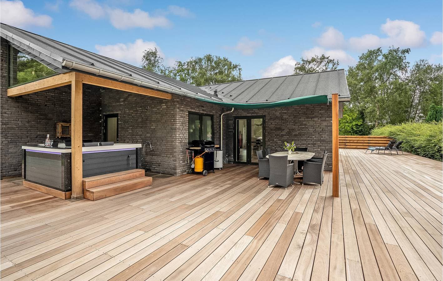 Foto 11 von 30: Ferienhaus für 11 Personen mit Terrasse
