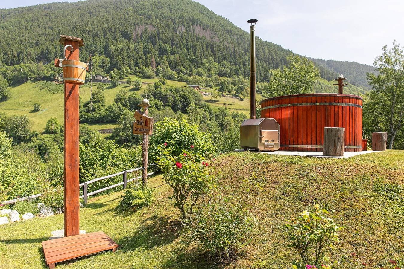 Foto 4 von 53: Apartment im Chalet 'Wohnbereich mit Deluxe-Zimmer' mit Bergblick