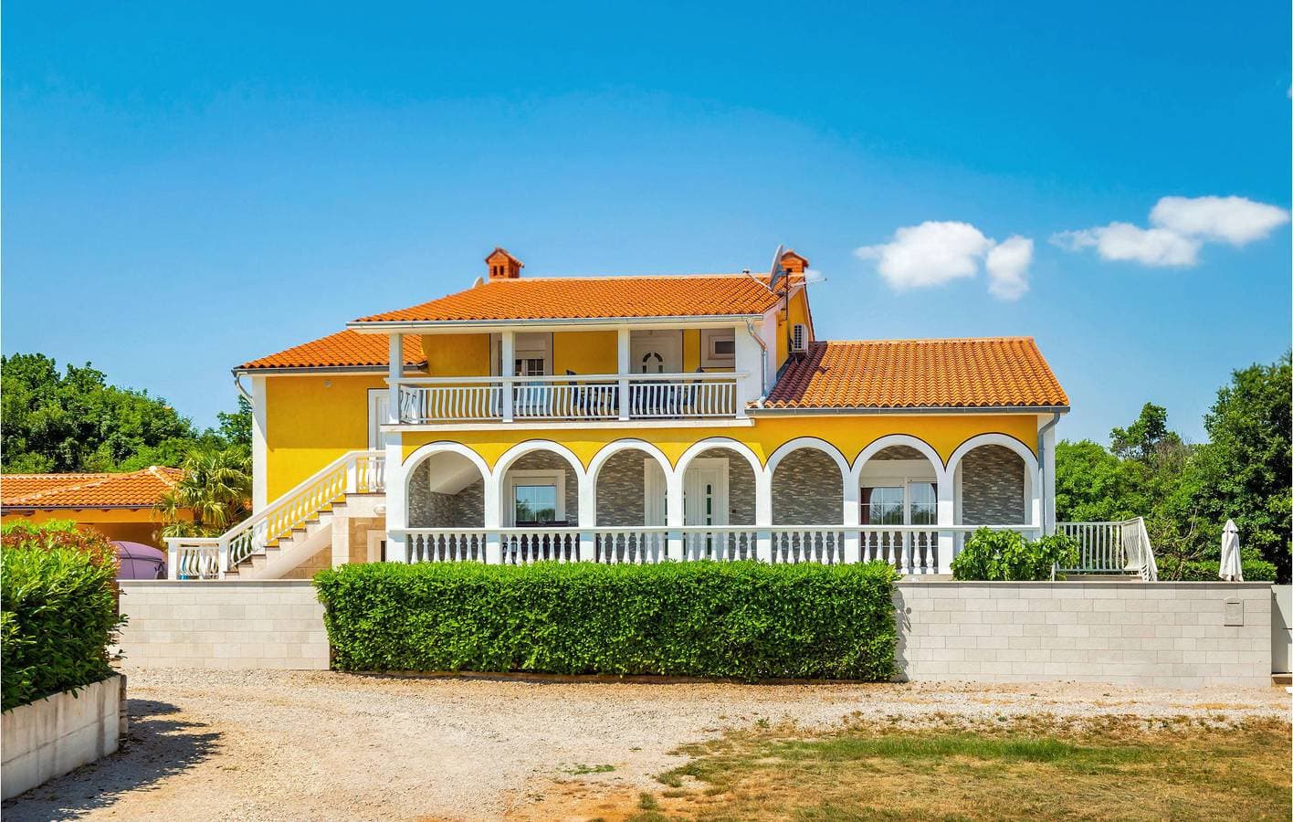 Gemütliche Ferienwohnung mit Pool, Terrasse und WLAN in der Nähe des Stadtzentrums von Raša 1